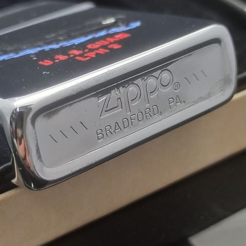 Bật Lửa Zippo Cổ Đồng Khối Mạ Chrome Bóng Chủ Đề Ăn Mòn Phủ Sơn Tầu Chiến 2 Mặt Hiếm Gặp Năm 1983 Đời 7 Vạch Huyền ZC365