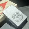 Bật Lửa Zippo Cổ Đồng Khối Mạ Chrome Phay Xước Chủ Đề Ăn Mòn Phủ Sơn Hiếm Gặp Năm 1976 Đời 6 Vạch Sắc ZC366