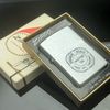 Bật Lửa Zippo Cổ Đồng Khối Mạ Chrome Phay Xước Chủ Đề Ăn Mòn Phủ Sơn Hiếm Gặp Năm 1976 Đời 6 Vạch Sắc ZC366