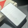 Bật Lửa Zippo Cổ Đồng Khối Mạ Chrome Phay Xước Chủ Đề Ăn Mòn Phủ Sơn Hiếm Gặp Năm 1975 Đời 7 Vạch Sắc ZC369