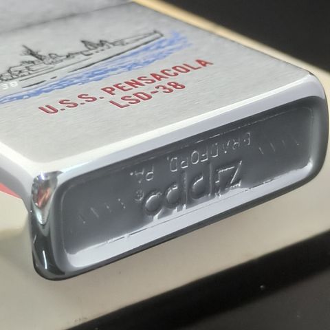 Bật Lửa Zippo Cổ Đồng Khối Mạ Chrome Chủ Đề Ăn Mòn Phủ Sơn Tầu Chiến 2 Mặt Hiếm Gặp Năm 1982 Đời 8 Vạch Huyền ZC378