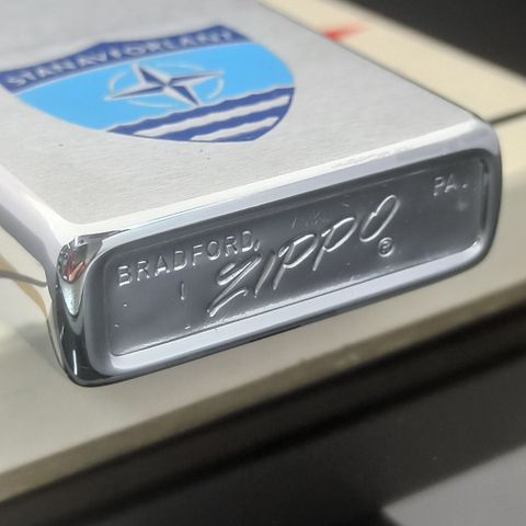 Bật Lửa Zippo Cổ Đồng Khối Mạ Chrome Phay Xước Chủ Đề Ăn Mòn Phủ Sơn Hiếm Gặp Năm 1973 Đời 1 Vạch Thẳng ZC379