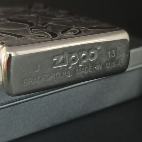 Zippo Chủ Đề Số Học  Giá Thanh Lý Đã Qua Sử Dụng Năm 2013 C51