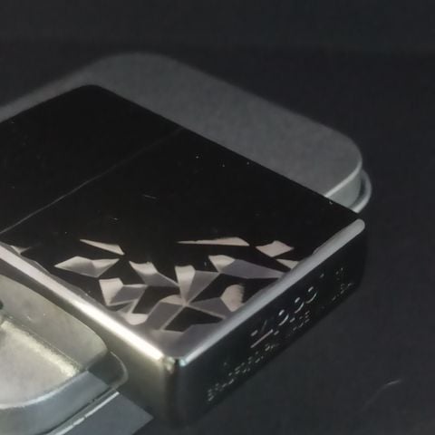 Zippo Mạ Titanium Vân Kim Cương 3D Giá Thanh Lý Đã Qua Sử Dụng Năm 2011 C50