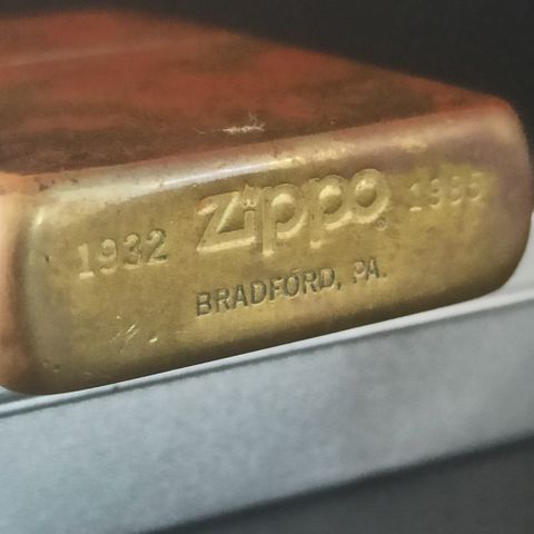 Zippo Chu Niên 1932 - 1985 Giá Thanh Lý Đã Qua Sử Dụng SX Năm 1985 C36