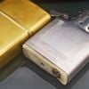 Bật Lửa Zippo Cổ 1950 Bản Tiền Thân  Bọc Da Vỏ Đồng Vành Nắp Cực Quý Hiếm SX Năm 1950 Không Mộc Đáy , Đã Qua Sử Dụng ZQHU111