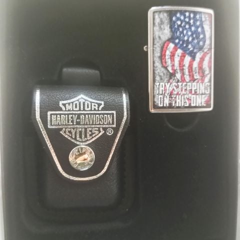 Bộ Bật Lửa Zippo Chủ Đề Harley-davidsion Kèm Bao Da Cực Hiếm Gặp Sản Xuất Năm 2021 ZS91
