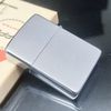 Bật Lửa Zippo Cổ Đồng Khối Mạ Chrome Phay Xước Chủ Đề Ăn Mòn Phủ Sơn Hiếm Gặp Năm 1976 Đời 6 Vạch Sắc ZC384