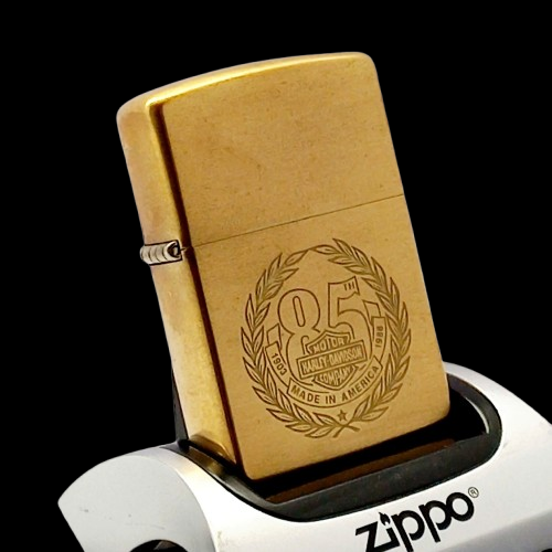 Bật Lửa Zippo Đồng Khối Solid Brass Trơn Phay Xước Chu Niên 1932 - 1991 Chủ Đề Bản Kỷ Niệm 85 Năm Harlay - Davidsion Hiếm Gặp ZL670