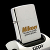 Bật Lửa Zippo Cổ Đồng Khối Mạ Chrome Phay Xước Chủ Đề Nikon Ăn Mòn Phủ Sơn Hiếm Gặp Năm 1982 Đời 8 Vạch Huyền ZC421