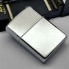 Bật Lửa Zippo Đồng Khối Mạ Chrome Bóng Khắc Ăn Mòn Chủ Đề Wild West Đời VI La Mã Sản Xuất Năm 1990 ZL661