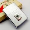 Bật Lửa Zippo Cổ Đồng Khối Mạ Chrome Phay Xước Chủ Đề Emblem Hiếm Gặp Năm 1976 Đời 6 Vạch Sắc ZC427