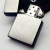 Bật Lửa Zippo Chrome Phay Xước Dọc Viền Sơn Đen Z334