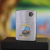 BẬT LỬA ZIPPO MẠ CHROME CHU ĐỀ SƠN HẤP NHIỆT ONG CHÚA NĂM 2001 Z6