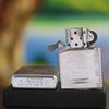 BẬT LỬA ZIPPO MẠ CHROME CHU ĐỀ SƠN HẤP NHIỆT ONG CHÚA NĂM 2001 Z6