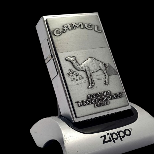 BẬT LỬA ZIPPO REPLICA 1932 EMBLEM CHỦ ĐỀ CAMEL ĐỜI XIII LA MÃ SẢN XUẤT NĂM 1997- ZL263