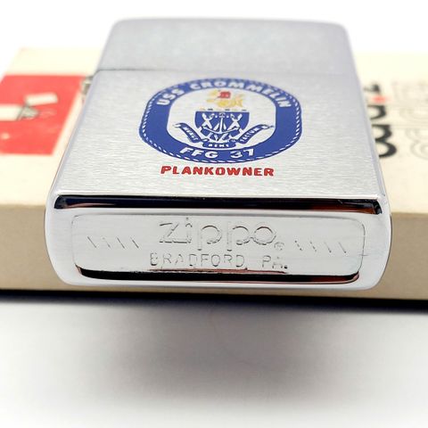 Bật Lửa Zippo Cổ Đồng Khối Mạ Chrome Phay Xước Chủ Đề Ăn Mòn Tầu Chiến Phủ Sơn Hiếm Gặp Năm 1982 Đời 8 Vạch Huyền ZC454