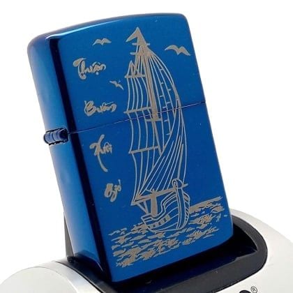 Bật Lửa Zippo Xanh Saphia Chủ Đề Thuận Buồm Xuôi Gió ZKC55