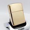 Bật Lửa Zippo 49802 – Zippo Lucky Cat Design Emblem Attached Armor® High Polish Brass Mèo Đính Đá Đỏ Chiêu Tài May Mẵn Z309