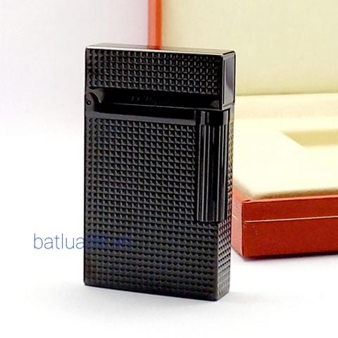 Bật lửa Dupont mạ đen vân kim cương D203