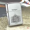 BẬT LỬA ZIPPO CHROME BÓNG SƠN HẤP NHIỆT CHỦ ĐỀ LÂU ĐÀI NĂM 2006 Z67