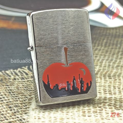 BẬT LỬA ZIPPO CHROME BÓNG SƠN HẤP NHIỆT CHỦ ĐỀ NƯỚC MỸ TRONG QUẢ TÁO ĐỎ NĂM 2008 Z76