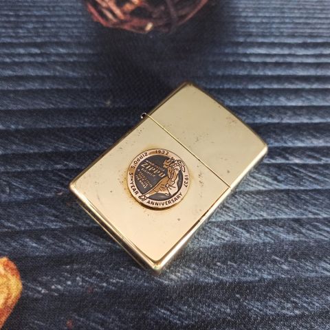 BẬT LỬA ZIPPO BRASS EMBLEM LOGO KỶ NIỆM 5 NĂM THÀNH LẬP HÃNG NĂM 2008 Z91