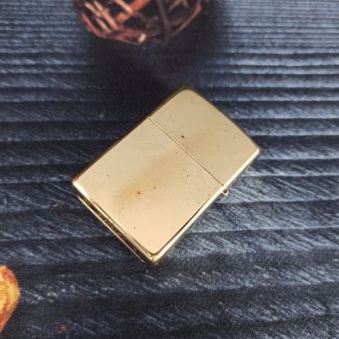 BẬT LỬA ZIPPO BRASS EMBLEM LOGO KỶ NIỆM 5 NĂM THÀNH LẬP HÃNG NĂM 2008 Z91