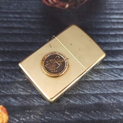 BẬT LỬA ZIPPO BRASS EMBLEM LOGO KỶ NIỆM 40 NĂM THÀNH LẬP HÃNG NĂM 2008 Z96
