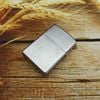 BẬT LỬA ZIPPO SATIN EMBLEM LOGO KỶ NIỆM 40 NĂM THÀNH LẬP HÃNG NĂM 2014 Z99