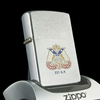 Bật Lửa Zippo Cổ Đồng Khối Mạ Chrome Phay Xước Khắc Ăn Mòn Phủ Sơn 2 Mặt Hiếm Gặp Năm 1976 Đời 6 Vạch Sắc ZC238