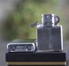 BẬT LỬA ZIPPO CHROME BÓNG CHỦ ĐỀ WILD WEST SÚNG CÔN ĐỜI VI NĂM 1990 ZL11