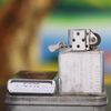 BẬT LỬA ZIPPO CHROME BÓNG CHỦ ĐỀ HỌA TIẾT AI CẬP BẢN XUẤT CHÂU ÂU ĐỜI XIV NĂM 1998 ZL121
