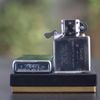 BẬT LỬA ZIPPO CHROME BÓNG CHỦ ĐỀ WILD WEST MŨ DÂY CAO BỒI ĐỜI XI NĂM 1995 ZL13