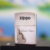 BẬT LỬA ZIPPO MẠ BẠC LIMITTED 0001 EMBLEM NỮ THẦN TỰ DO (CỰC HIẾM) ĐỜI XIII NĂM 1997 ZL150