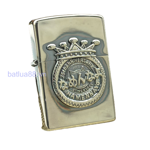 BẬT LỬA ZIPPO LIMITTED 300 CHIẾC TOÀN THẾ GIỚI EMBLEM CHỦ ĐỀ KỶ NIỆM 25 NĂM THƯƠNG HIỆU (CỰC HIẾM) NĂM 2006 ZL165