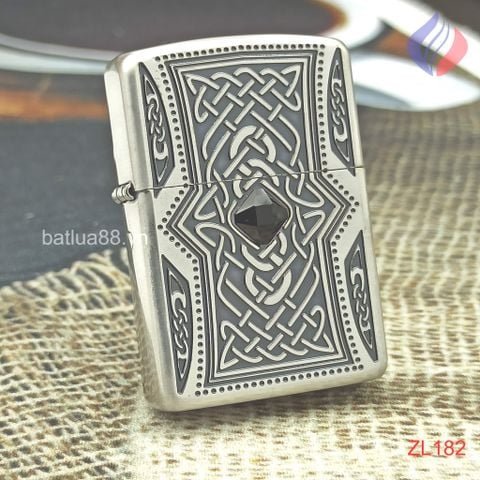 BẬT LỬA ZIPPO AMOR HOA VĂN 2 MẶT ĐÍNH ĐÁ ĐEN PHONG THỦY MAY MẮN NĂM 2006 ZL182