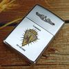 BẬT LỬA ZIPPO CHROME BÓNG SƠN HẤP NHIỆT CHỦ ĐỀ CAO BỒI CƯỠI NGỰA ĐỜI XVI NĂM 2000 ZL205