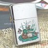 BẬT LỬA ZIPPO CHROME BÓNG SƠN HẤP NHIỆT CHỦ ĐỀ ĐỘNG VẬT VỊT ĐỜI XVI NĂM 2000 ZL210
