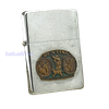 BẬT LỬA ZIPPO CHROME EMBLEM THỢ SĂN ĐỜI XII NĂM 1996 ZL213