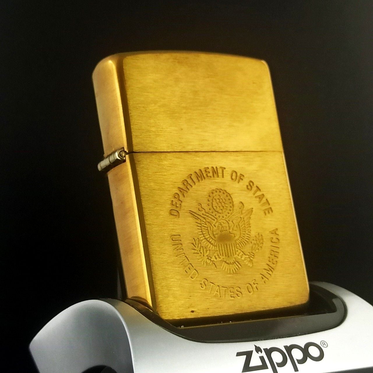 Bật Lửa Zippo Đồng Khối Brass Ăn Mòn A Xít Con Dấu Logo Tổng Thống Hoa Kỳ  đời XI La Mã năm 1995 ZL495