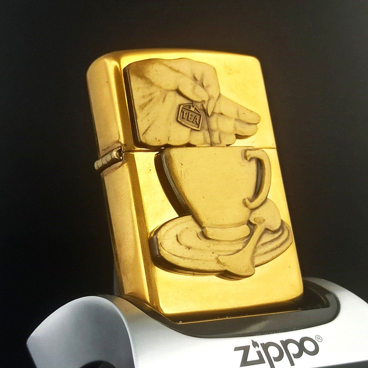 Bật Lửa Zippo Đồng Khối Emblem Thưởng Trà Hiếm Gặp Đời XIII La Mã Năm 1997 ZL521