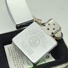 BẬT LỬA ZIPPO MẠ CHROME CHỦ ĐỀ TRƯỜNG ĐẠI HỌC HAWAII  ĐỜI II NĂM 1986 ZL91
