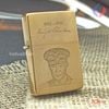 BẬT LỬA ZIPPO VINTAGE BRASS KHÔNG CHẶT GÓC CHỦ ĐỀ TỔNG THỐNG HOA KỲ RẤT HIẾM ĐỜI V LA MÃ SẢN XUẤT 1989 - ZQH11