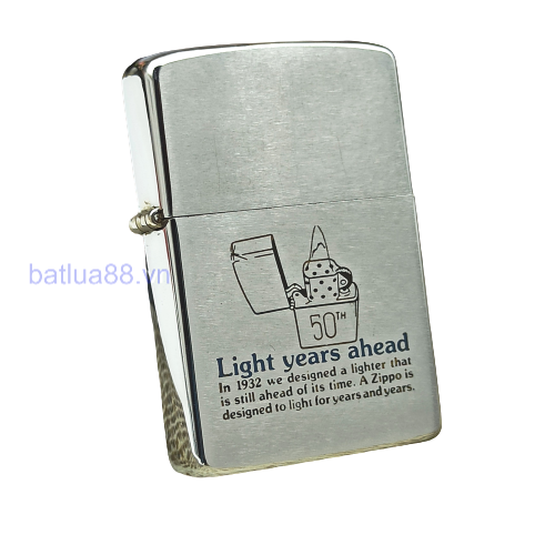 BẬT LỬA ZIPPO BẢN THỬ NGHIỆM 50 NĂM THÀNH LẬP HÃNG 1932-1982. SẢN XUẤT NĂM 1981, BẢN MẪU THỬ NGHIỆM KHÔNG SẢN XUẤT RA THỊ TRƯƠNG, RẤT HIẾM.  ZQH12