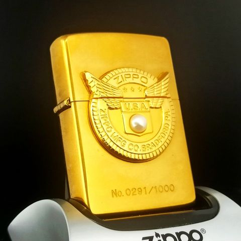 Bật Lửa Zippo Gold Plated Mạ Vàng Đính Ngọc Trai Kèm Bình Xăng Di Động Bản Giới Hạn 1000 Chiếc Trên Toàn Thế Giới Đời IX La Mã Năm 1993 ZQH75