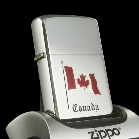 Bật Lửa Zippo Canada Khắc Ăn Mòn Phủ Sơn Quốc Kỳ Canada Hiếm Gặp Đời Mộc Đáy 3 Hàng Chữ Năm 1970 ZQH86
