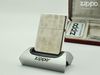 SET BẬT LỬA ZIPPO LIMITTED MẠ BẠC ĐẮP NỔI DEMI VÀNG CHỦ ĐỀ GƯƠNG CHIẾU YÊU + BẢNG HIỆU ZIPPO ĐỜI XII NĂM 1996 ZS10