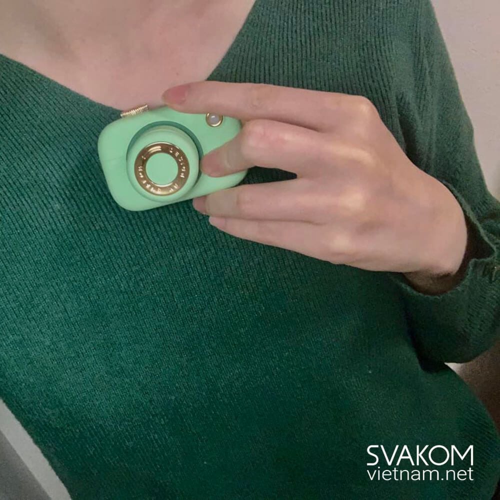  SVAKOM Alberta - Máy bú hút kết hợp kẹp rung ti vú ngụy trang máy ảnh 