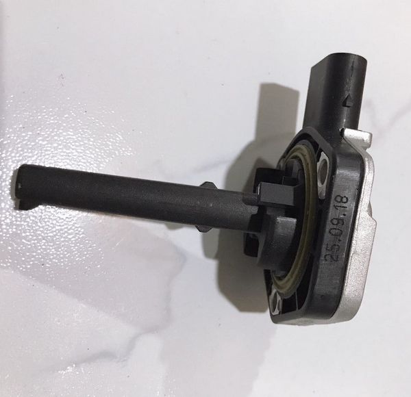 Cảm biến mực nhớt LEXUS RX 400H 2007